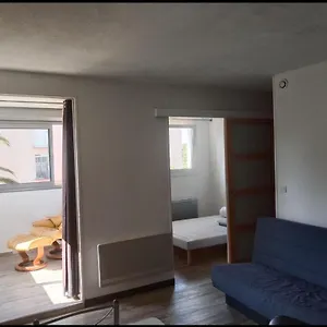 Frejus-plage Et Centre-ville, 28 M2, Accueil 4 Personnes, Francais, English Spoken , Fréjus France